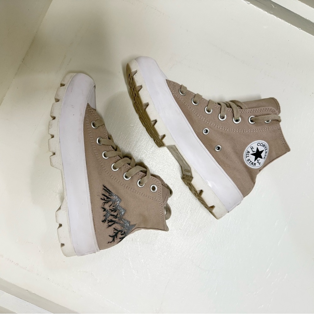 Custom Converse Luggs in Beige and White
